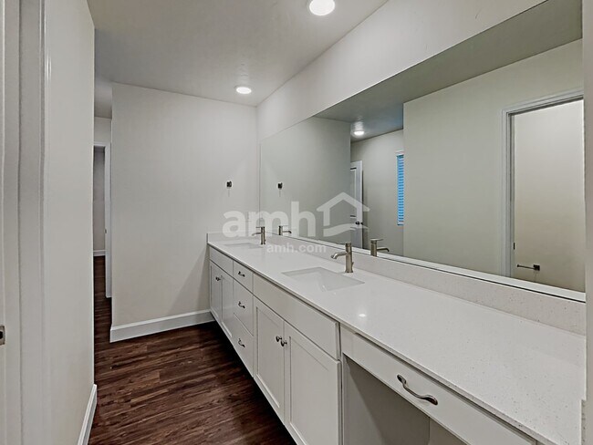 Building Photo - 9429 W Chino St
