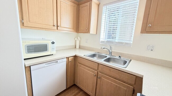 Building Photo - 25679 Alderwood St