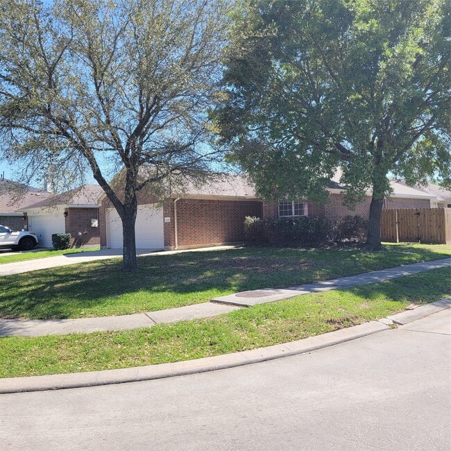 Building Photo - 2402 Montana Blue Dr