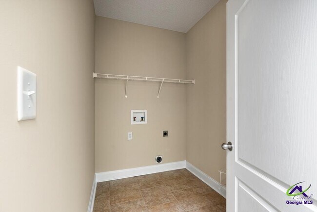 Building Photo - 601 Huntwood Ln