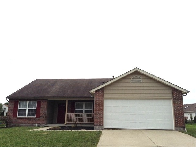 Primary Photo - 11 Sparrow Ln