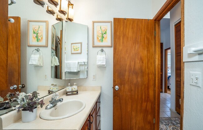 Building Photo - Fully Furnished, 3 Bed/3 Bath, Waiehu Heig...