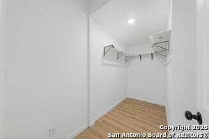 Building Photo - 1407 W Mistletoe Ave