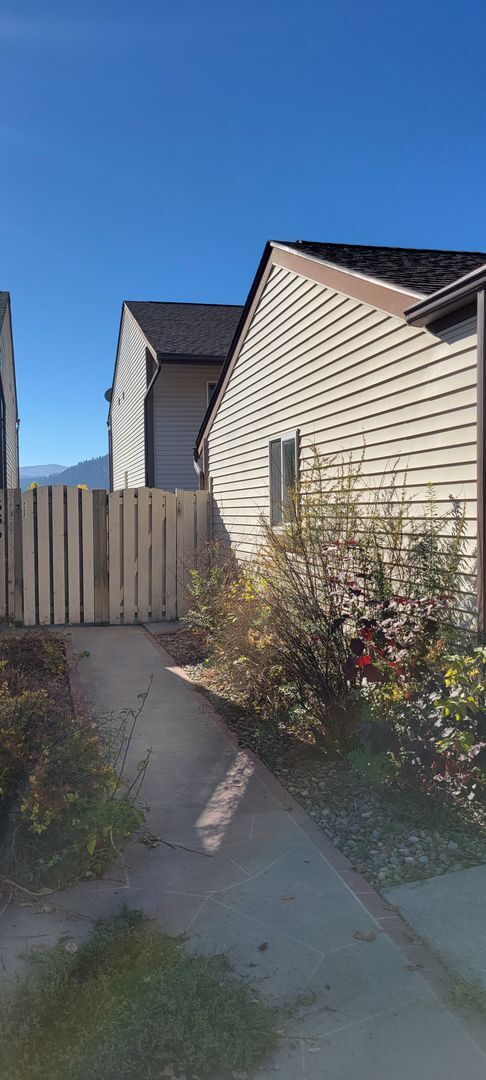 Building Photo - 3 Bed, 2.5 Bath Kalispell Townhome