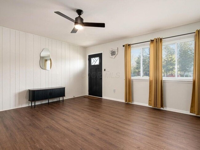 Building Photo - 1543 S Hamilton Rd