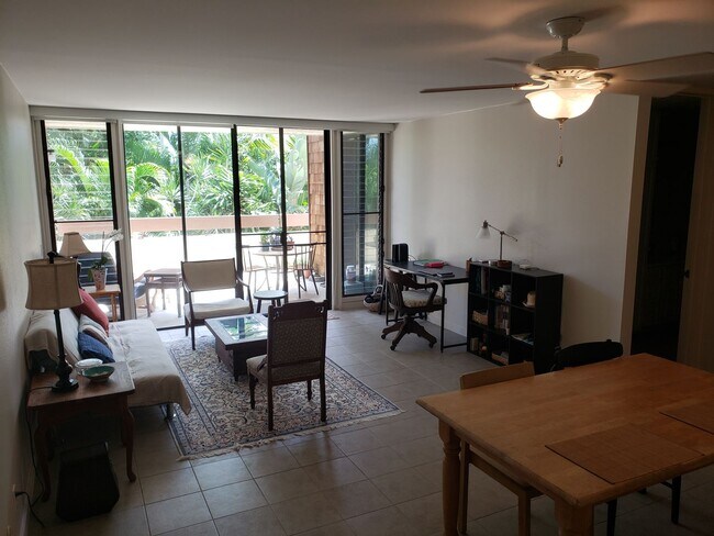 Building Photo - Fully furnished  1 year lease max. , 2 bedroom, 2 bath 2nd floor unit in the Poinciana Manor