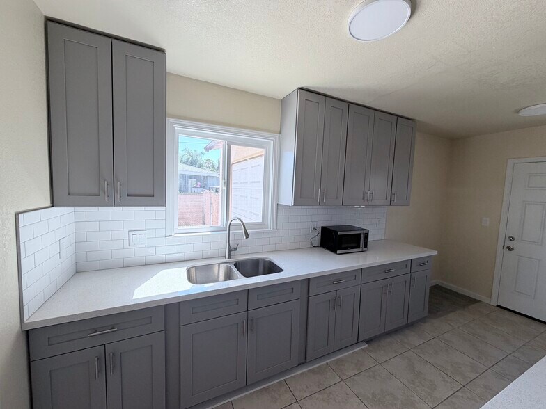 Building Photo - 16348 Taylor Ave