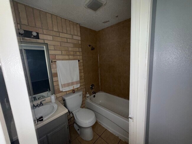 Building Photo - 311 Soria Dr
