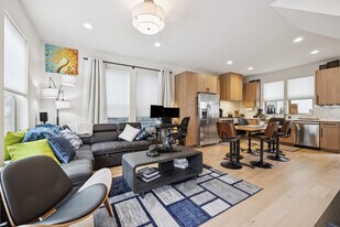 Building Photo - 4836 NE 9th Ave