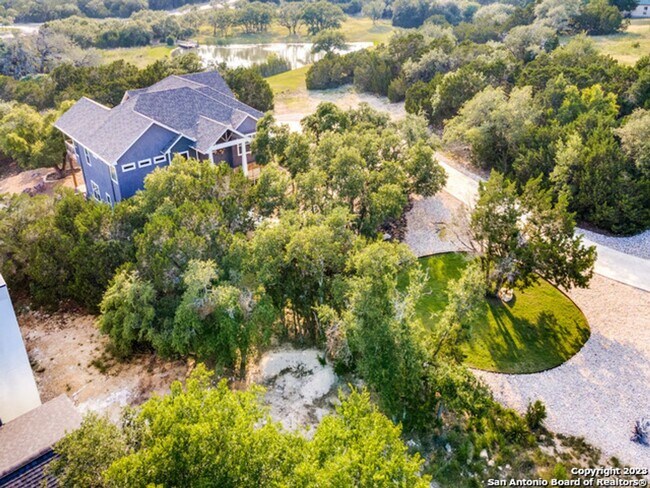 Building Photo - 5 Bedroom/3.5 Bathroom Home in the Ensenad...