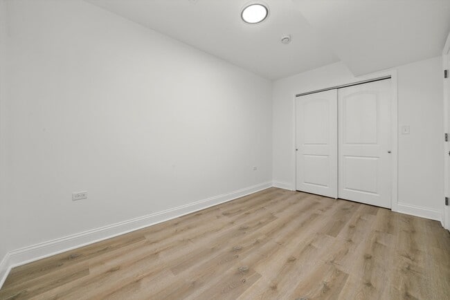 Building Photo - 2721 S Pulaski Rd