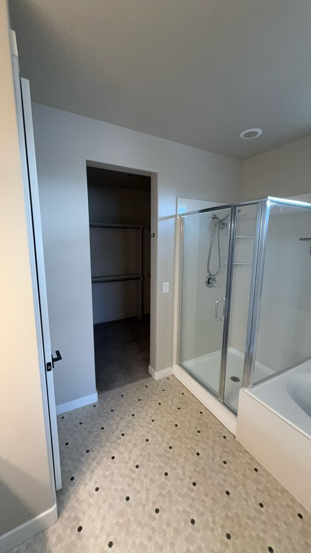 Building Photo - 5 Bedroom/3 Bathroom Harrisville!