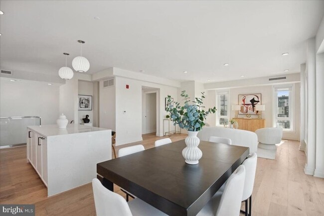 Building Photo - 923 V St NW