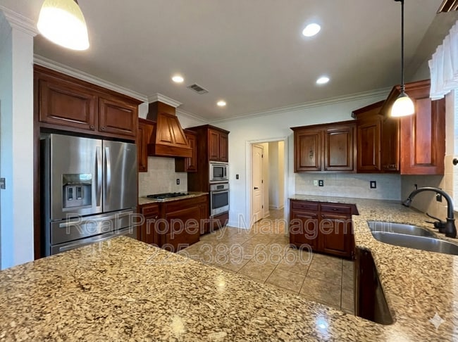 Building Photo - 917 Fairwinds Ave