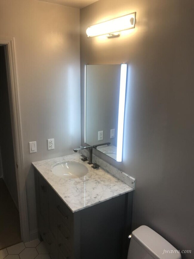 Building Photo - 89 Roosevelt Way