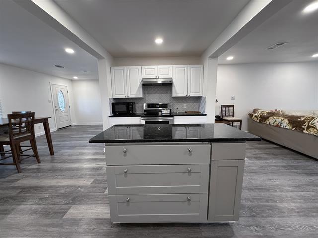 Building Photo - 2701 Aileen Blvd