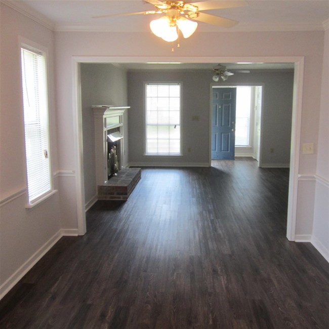 Building Photo - 319 Peach Orchard Dr