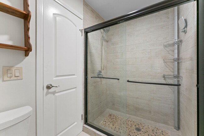 Building Photo - 8650 Gulana Ave