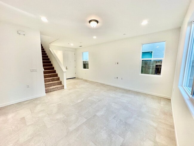 Building Photo - BRAND NEW 3/2.5 Lennar In Riverstone Community