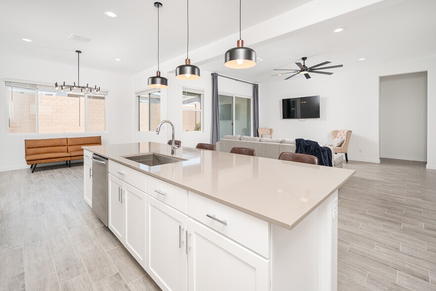 Building Photo - 3264 W Peak View Rd