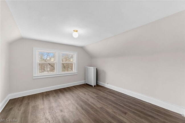 Building Photo - 867 East Blvd