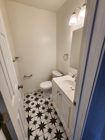 Building Photo - 1414 S Orange Grove Ave