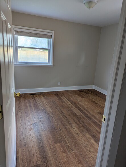 Building Photo - 1701 Brentmoor Ln