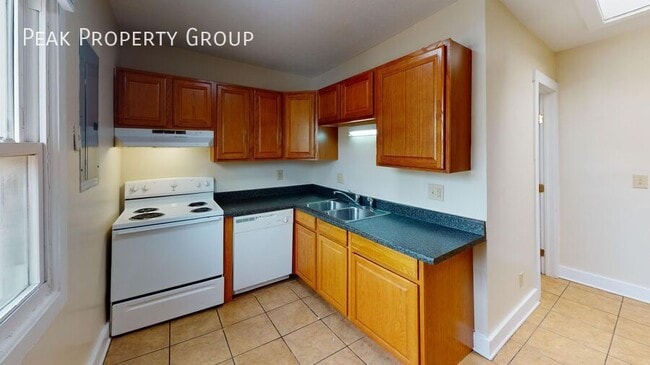 Building Photo - 1373 Indianola Ave