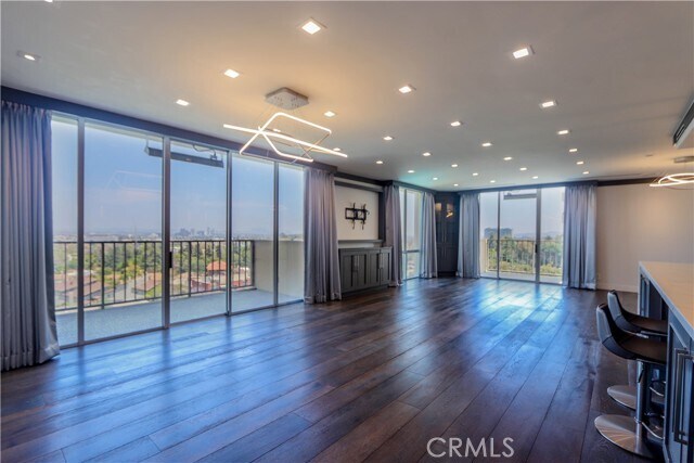 Building Photo - 2160 Century Pk E