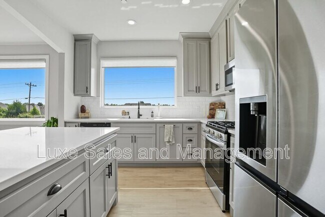 Building Photo - 4200 Abbey Pk Dr