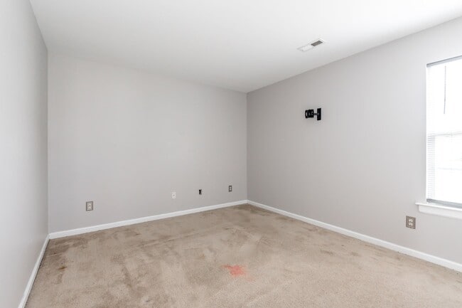 Building Photo - 4 Bedroom 2.5 bath home in Varina!