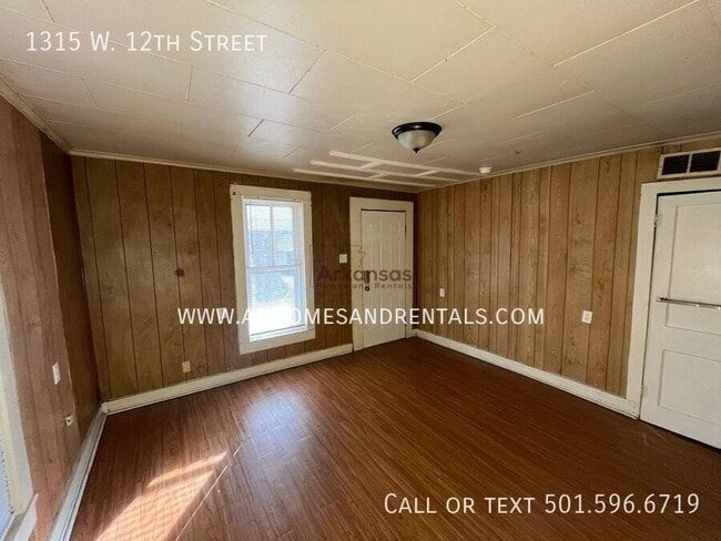 Building Photo - 1315 W 12th St