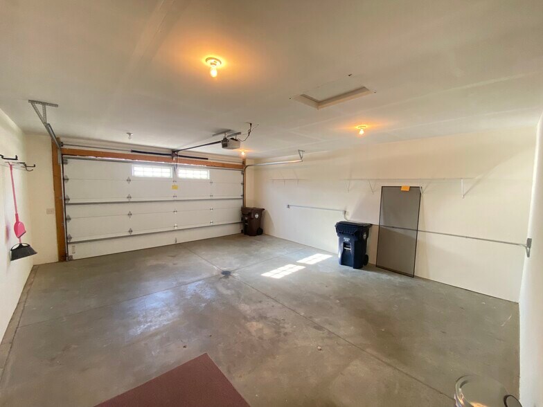 Building Photo - 303 Crestwood Ln