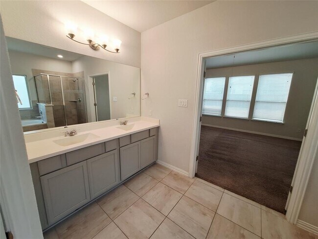 Building Photo - 5900 Bucine Cv
