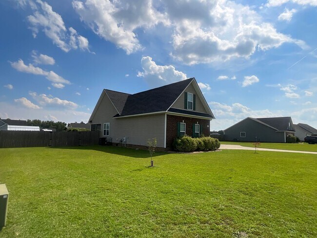 Building Photo - 223 Victory Dr