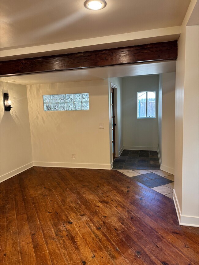 Building Photo - 1440 Old Topanga Canyon Rd