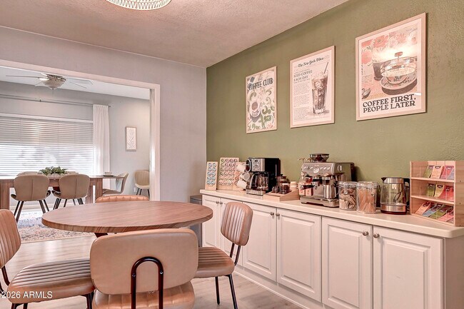 Building Photo - 1027 W 19th St