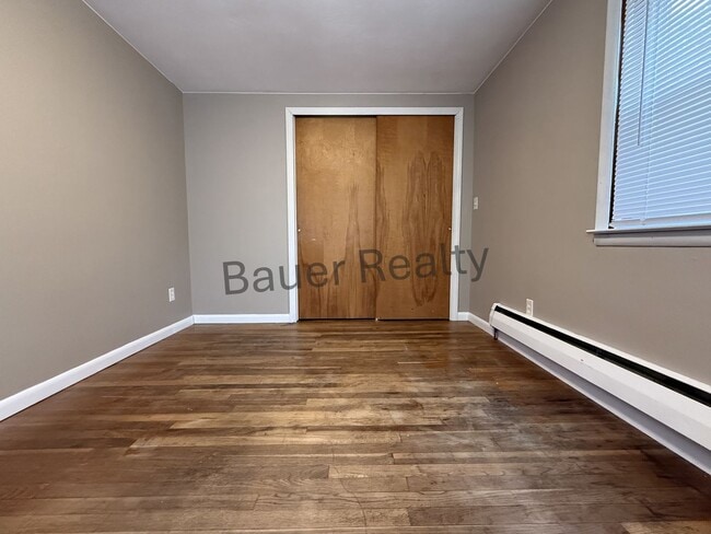 Building Photo - 4 Bedroom, Crestview School District