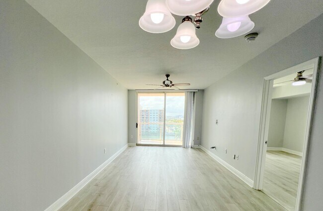 Building Photo - 3020 NE 32nd Ave