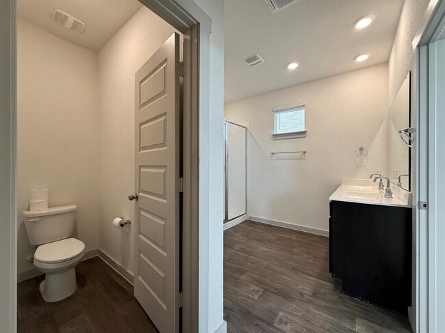 Building Photo - 402 Barton Creek Ln