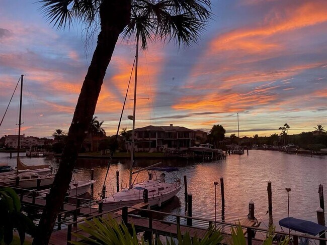 Building Photo - 557 Pinellas Bayway S