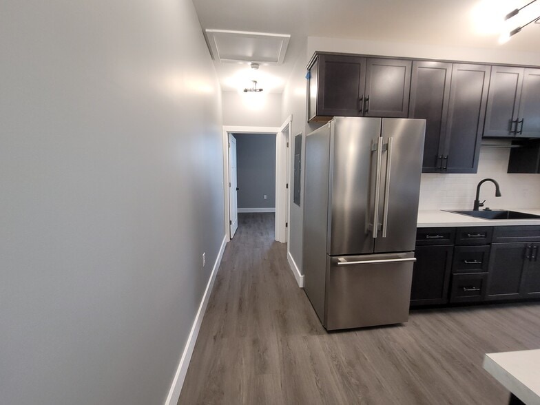 Building Photo - 1102 S Malott St