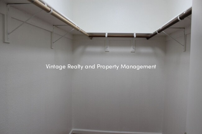 Building Photo - Available Soon! Recently Updated Very Nice...