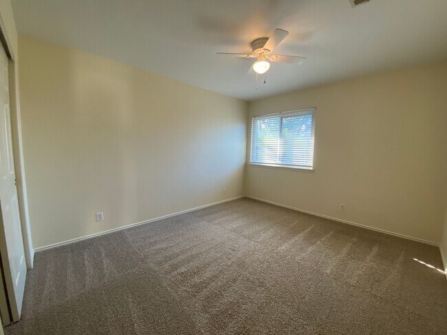 Building Photo - Spacious 4-Bedroom Home for Rent in Encino...