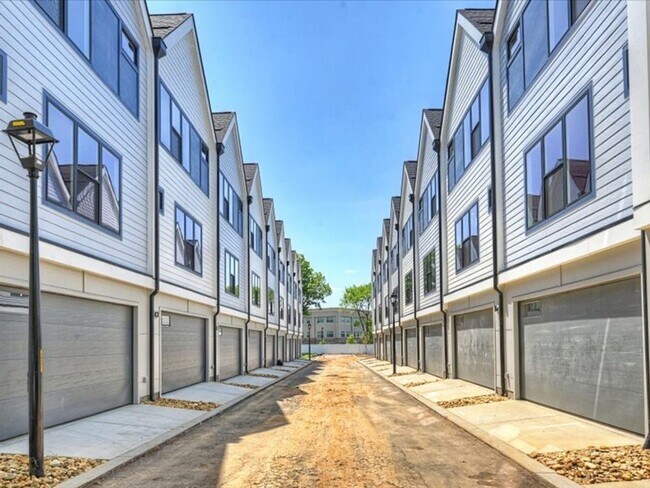 Building Photo - Modern Luxury Townhomes in Charlotte, NC.