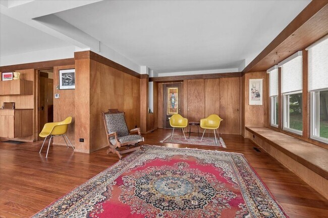 Building Photo - 35 Lakeview Pl