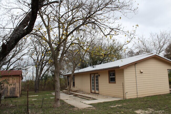 Building Photo - Peaceful 1-Acre Country Living with Easy City Access