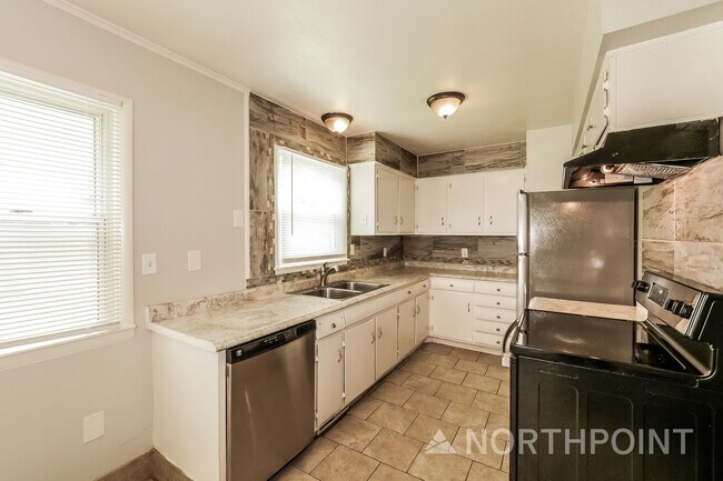 Building Photo - 3 BR/1.5BA | Newly Renovated Single Family Home | 1-Car Covered Parking | Gated backyard