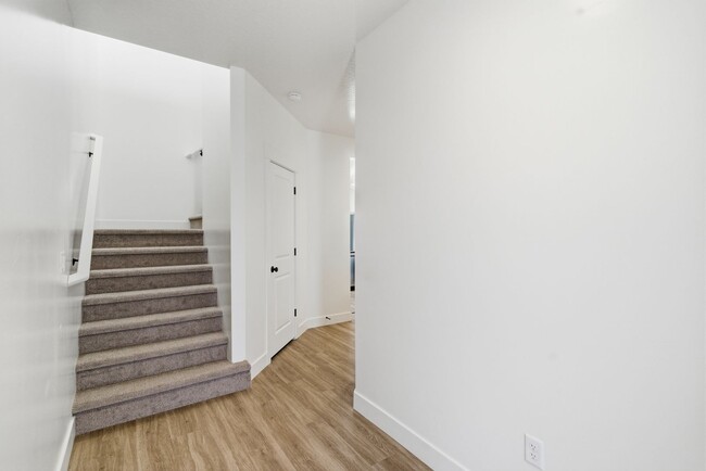 Building Photo - 5690 S Weehawken Ln