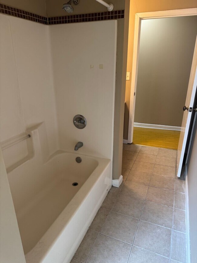 Building Photo - Bath Hotel
